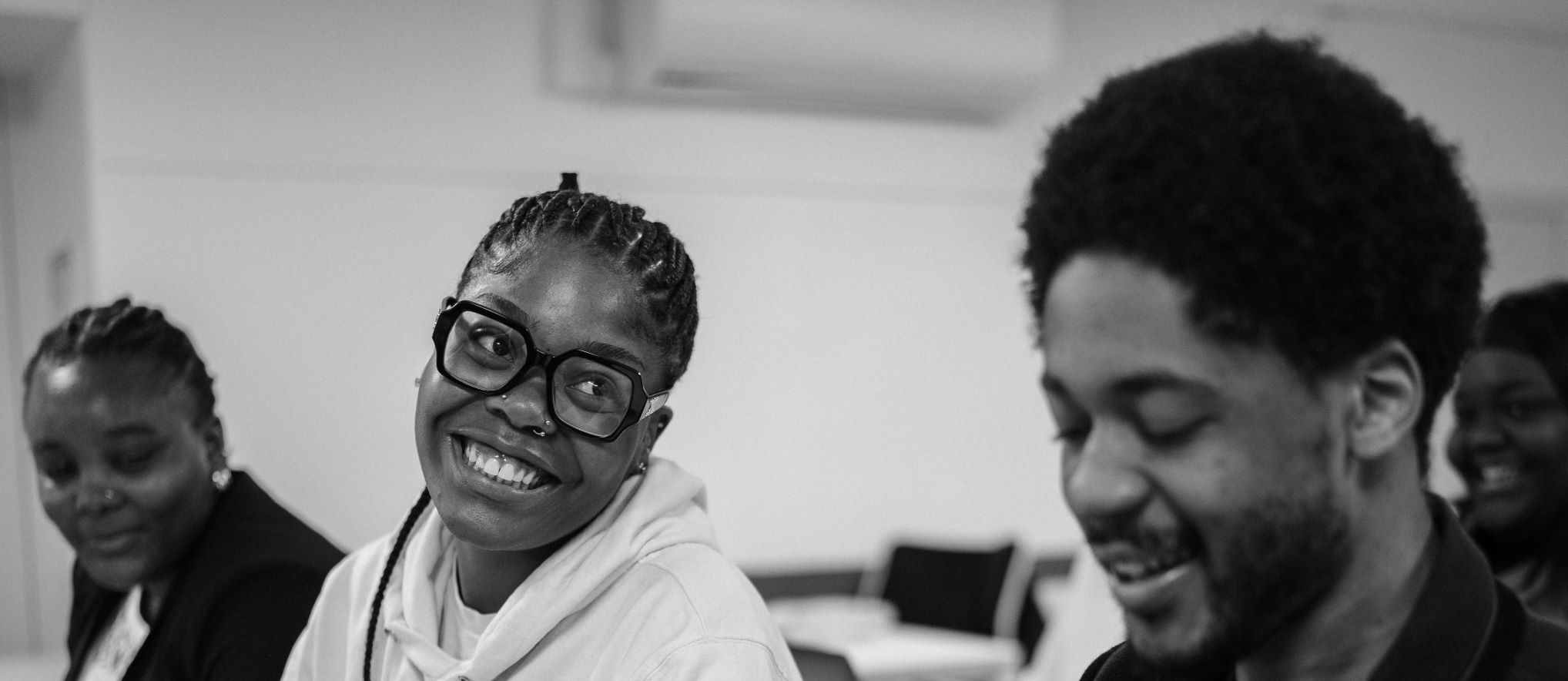 Groupe d'étudiants souriant