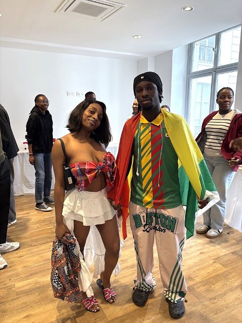 Photo étudiants en tenue traditionnelle